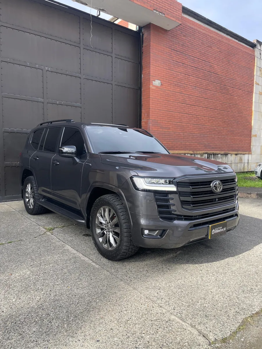 Toyota Land Cruiser Zx 2023