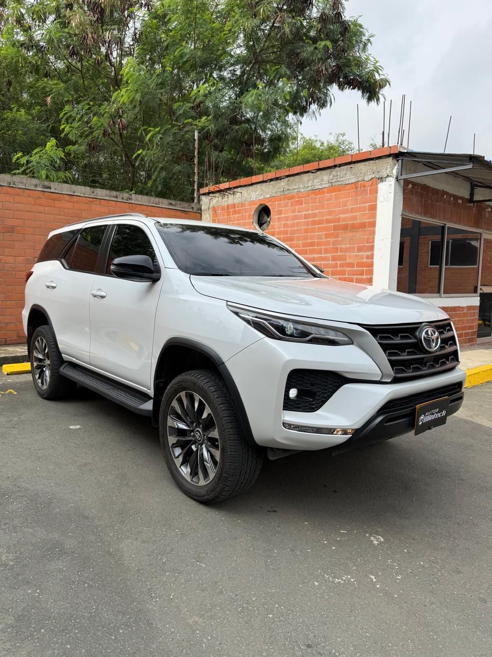 Toyota Fortuner SR 2023